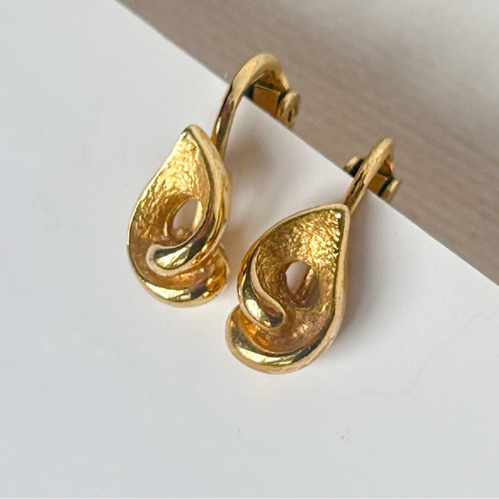 VINTAGE Gold Tone Sculptural Swirl Clip-On Screwback Earrings Mid Century